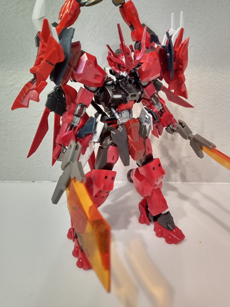 鬼と武者をイメージした通常形態