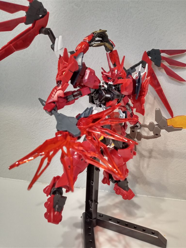 焔扇炎を帯びた旋風を巻き起こす