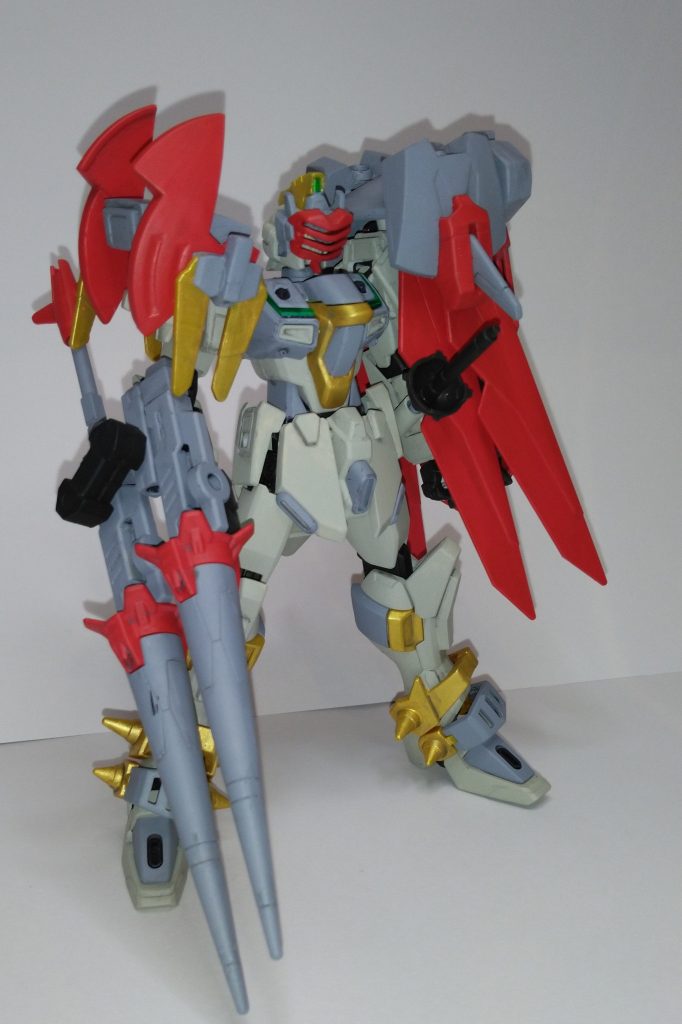 また、ガンダムローズといえばGガンダムオープニングでの顔面ビームロープ擦り付けな事もあってフェイスガードをつけました。さらに、騎士といったら貴族主義もあると思い、ショットランサーの持ち方をクロスボーンバンガードっぽく変更。