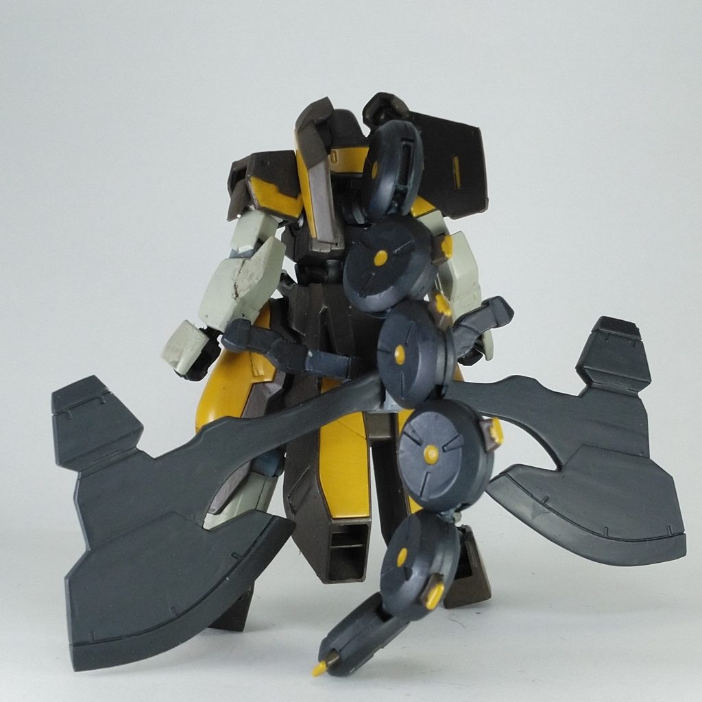 大斧は腰にマウント可能。