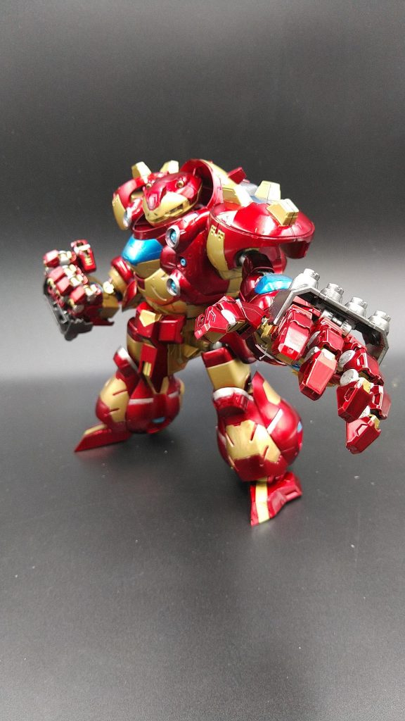 デカイ手がいい味出してます。