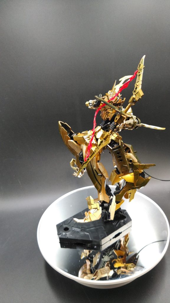 3パターンのゴールドで塗り分けてます。