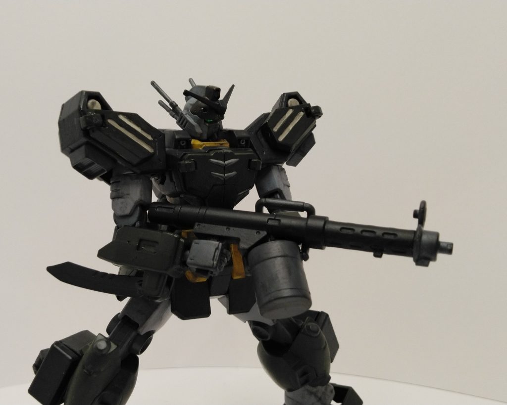 打ち尽くしたらすぐにナイフ一本で戦うというのもリアルじゃないと思ったのでリーオーの武器を持たせました。現地調達しながら戦い続けるイメージです。
