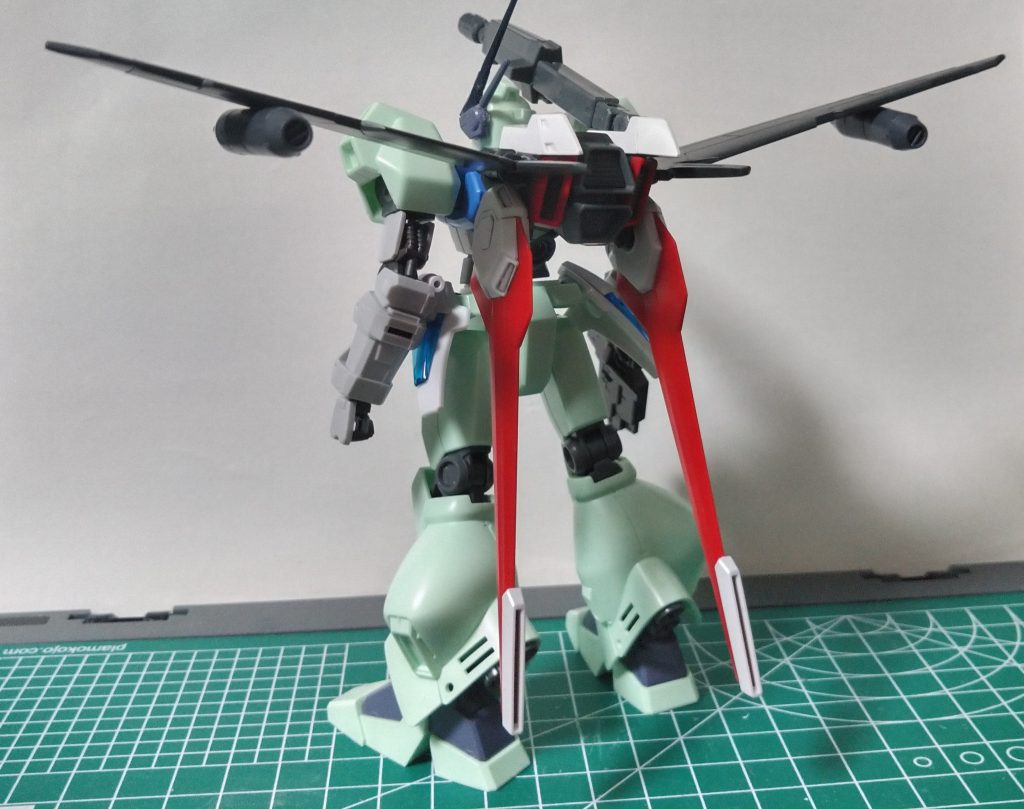 部品構成。頭部：ジェガンA-TYPE(F91.ver)※付属のノーマルバルカンに換装。アンテナの位置変更、追加アンテナでバンシィ(ユニコーンモード)を追加。胴体：HGAGEのアデル(ディーヴァ所属)肩：ジェガンA-TYPE(F91.ver)※付属のノーマル物に換装。腕：アスタロトリナシメント、黄色潜水艦で入手した２個を贅沢に左右対象として使用。腰：ジェガンA-TYPE(F91.ver)。両サイドスカートはトライバーニングガンダム。脚：ジェガンA-TYPE(F91.ver)