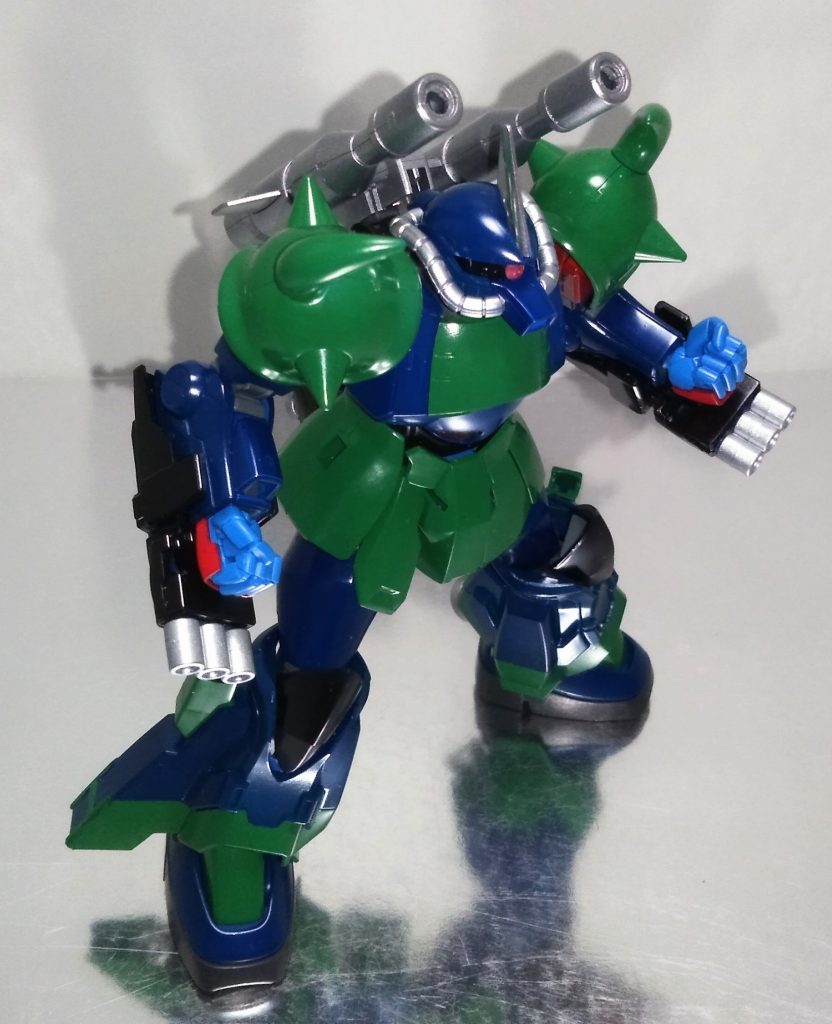 ブースターパックは逆にすると、武器に見えたので穴を開けてツインカノンにしました