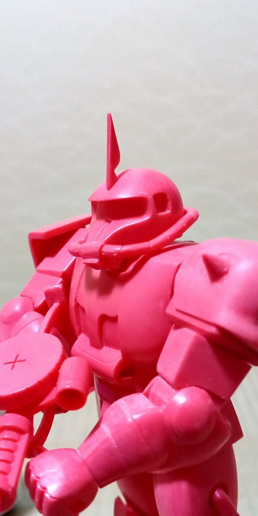 小学6年って、なんと40年前。腰の動力パイプはつけてませんが、パーティングラインは消してあります。スパイクアーマーは尖らせてます。削り込で小さくなっています…。