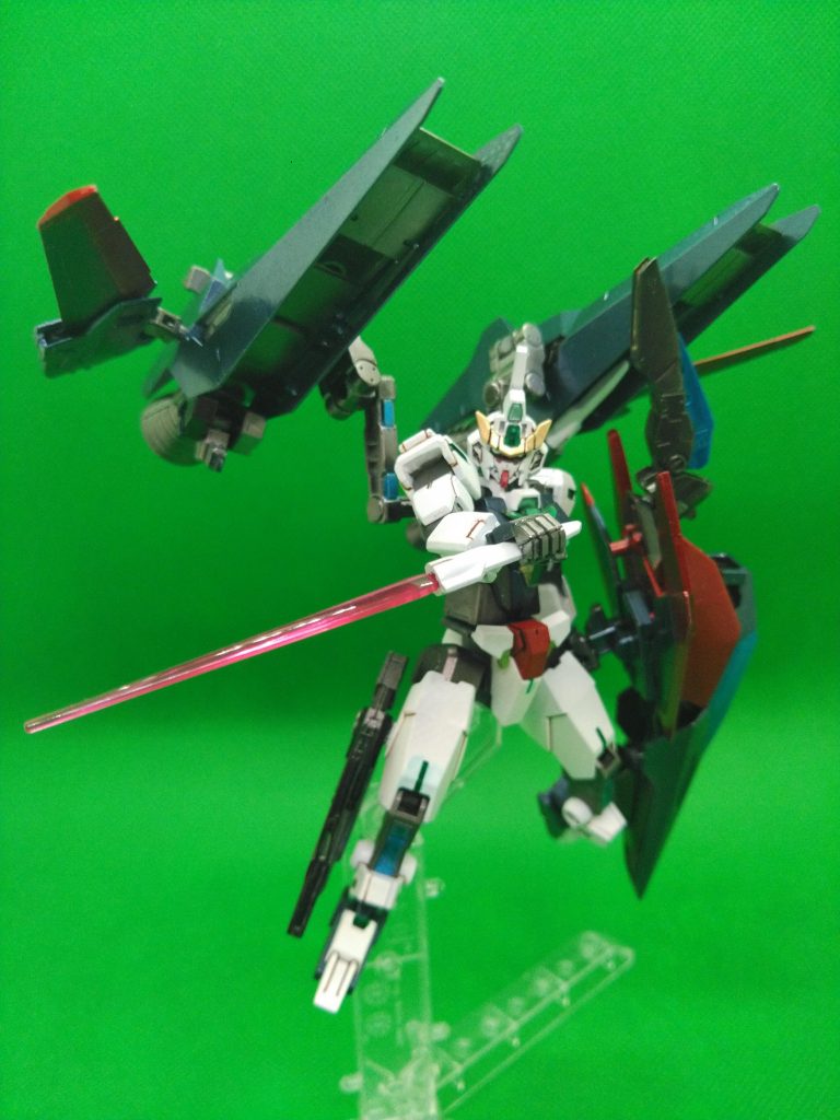 小型MSに大出力フレキシブルブースターを装着している為、使いこなすにはかなりの腕が必要とされる。