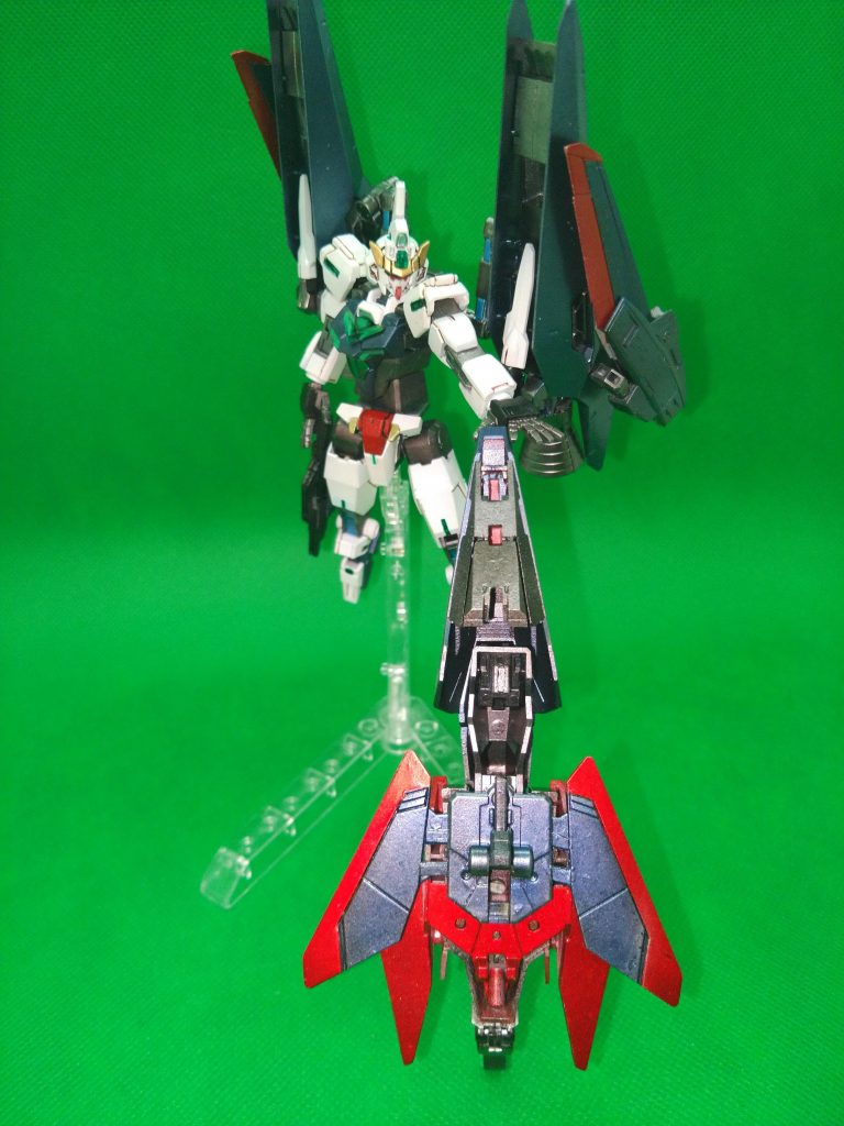 フライヤーモード裏面はこうなります。目立たないけど羽根を引き出し式にしています。