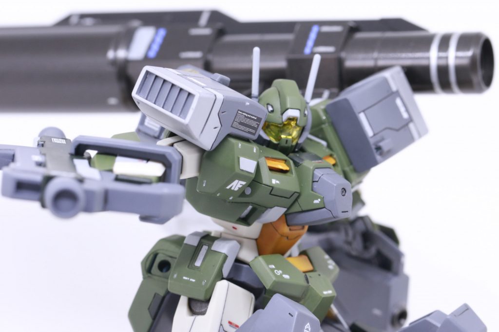 ポイントは２点。①カラーリング②フォルムです。①カラーリングに関しては、フルアーマーにはこれしかない、ダークグリーンを２種使用。ガイアさん（ベースカラー）とミスターホビーさん（部分塗装）を駆使し、塗分けて仕上げました。差し色はイエロー。こちらは筆塗。