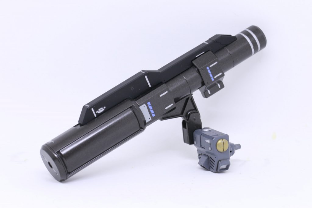 バックパックと、付属するバズーカ。ジャンクパーツなんですが、取っておいてよかった…ですが、こちらも塗分け不足。バズーカは大きいので、ちゃんとしないと仕上がりに歴然の差が出ちゃいますね。反省点。