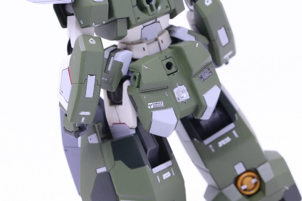 もういっちょバックショット。あまり後ろからの見た目にはこだわらないたちですし、今回も特に気にしなかったんですが、このキットは後ろからの見た目も大事だと出来てから思いました。もう少し手の加えようがあった気がします。塗分け不足でしょうか。