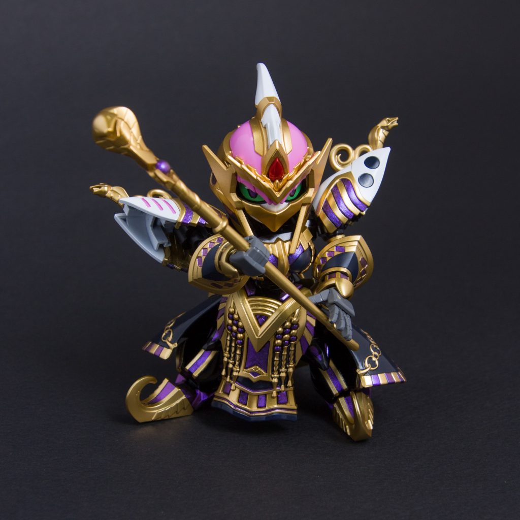 肘は元の軸を取り払ってプラパイプを接着。関節技のボールジョイントに置き替えました。前腕がちょっと長くアンバランスですが、ポーズをとらせればあまり気になりません。前腕の回転も残してあるので、いわゆるガワラ曲げも可能。杖の蛇はエポキシパテで埋めました。