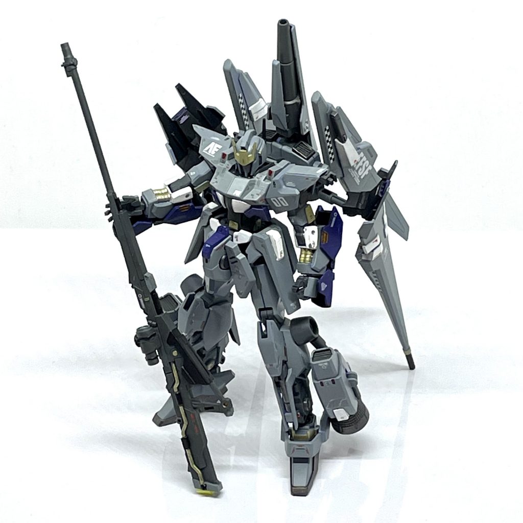 大型ブースターや背面ウイング、両サイドのビームガン内蔵シールドを装備した、重装備、という妄想設定の「デルタガンダム零号機 フルパッケージ」状態。