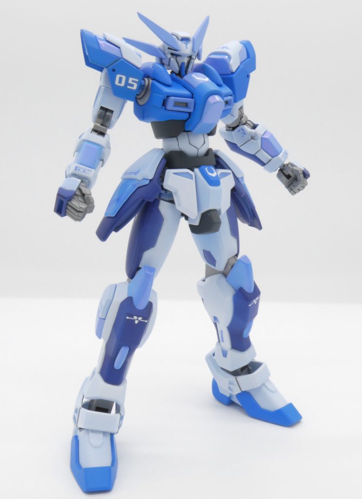 バックパックが無い状態ほぼトラバです最初は頭までトラバだったのですが、速そうなガンプラにしたいという思いから、頭部を速そうな頭部…?となりあれこれ挿げ替えて見たところハルートの頭が良さそうだな…となったはいいけどバックパックがないと、すんごい違和感