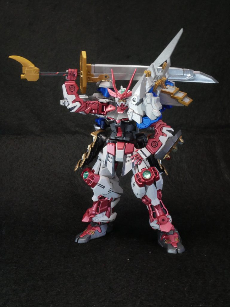 ソードストライカーパックのシュベルトゲベールを大太刀風に改修してみました。鍔と刃の部分をプラ板で制作。柄はパテとプラ棒でなんかそれっぽくしてみました。刃部分は取り外し出来るので通常のビーム刃も取り付けられます。