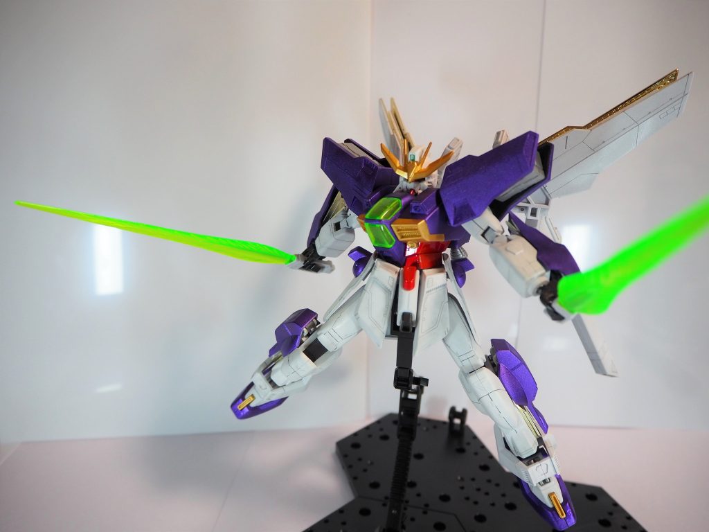 通常装備状態。股関節をボールジョイントに変更し、可動範囲を広げました。