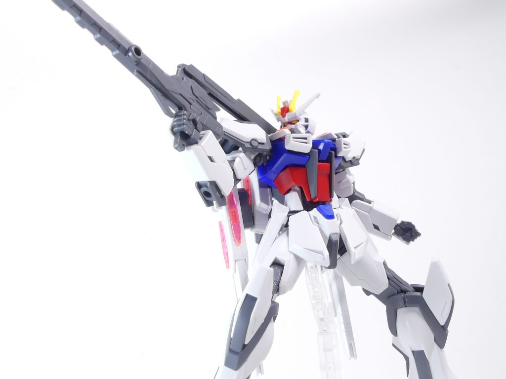 どうしても付ける武装がない場合は、背中のストライカー穴にランナーでも挿してジョイントを作ってみよう…