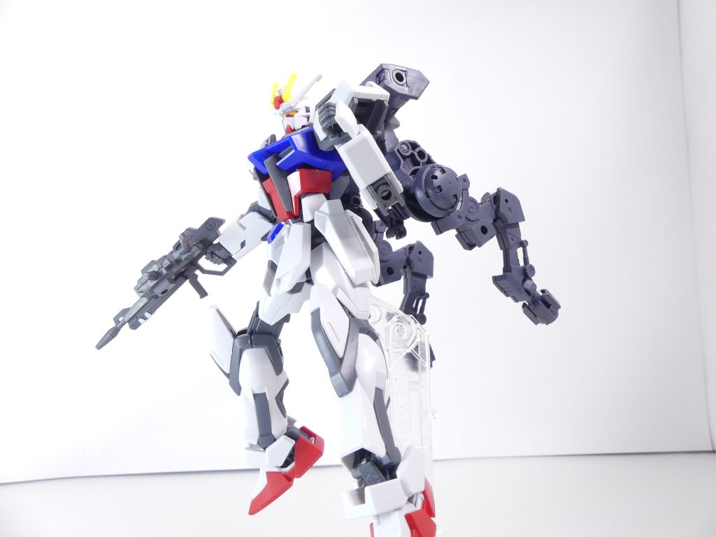 これなら一般的なガンプラ・30ＭＭの背部パックも装備可能に。一気に可能性が広がりました。ライフルはＡＬネイキッドのものを持たせています。