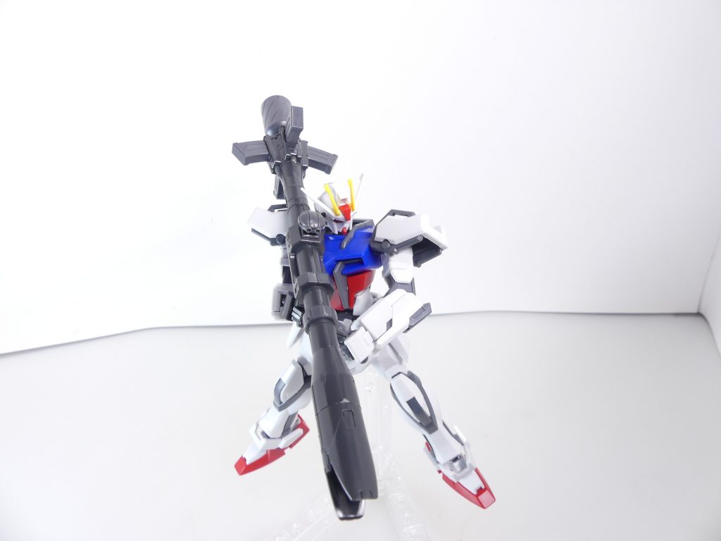 当然ながら両手持ちも。「エントリー」なのにこんなに動かせていいのか…ともかく、ストライカーが不在の場合に使ってみましょう。コレクションのランチャー・ソードとかは入手絶望的だし（対応はします）、エールストライカーはむしろＨＧＣＥをそのまま組んだ方が早いしね。