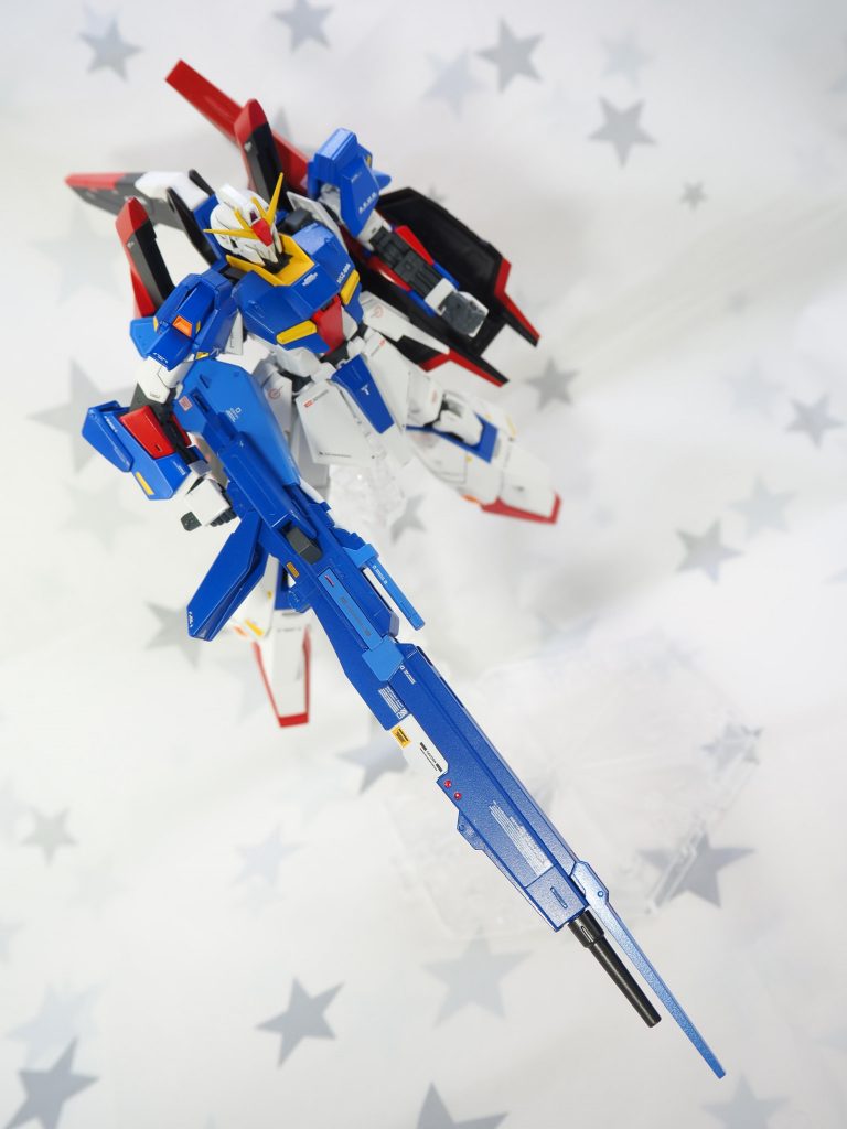 ハイパー・メガ・ランチャー装備大型武器で少し重いが片腕で持たせることができた。単色じゃ寂しいかなァと思って色の数を増やしました。