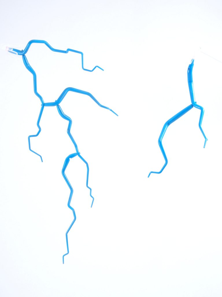 雷はビームサーベルを折り曲げて作りました。