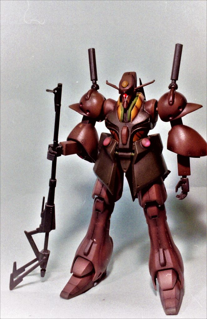 こちらは旧キットのガブスレイです。ほぼほぼ原形が無いほど頭部と胴体の幅詰め、四肢の延長加工を行っています。