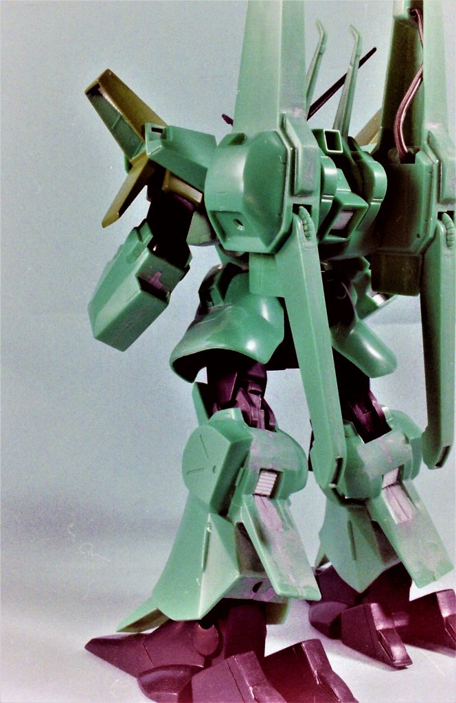 スリットなどはエバーグリーンのモールドプラ板を使用しています。