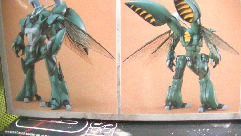 角はダンバインのトッドライネックの触覚を骨にパテで成形して、羽は同じくトッドライネックからボールジョイントの受け側から引きちぎってパテで接着しました