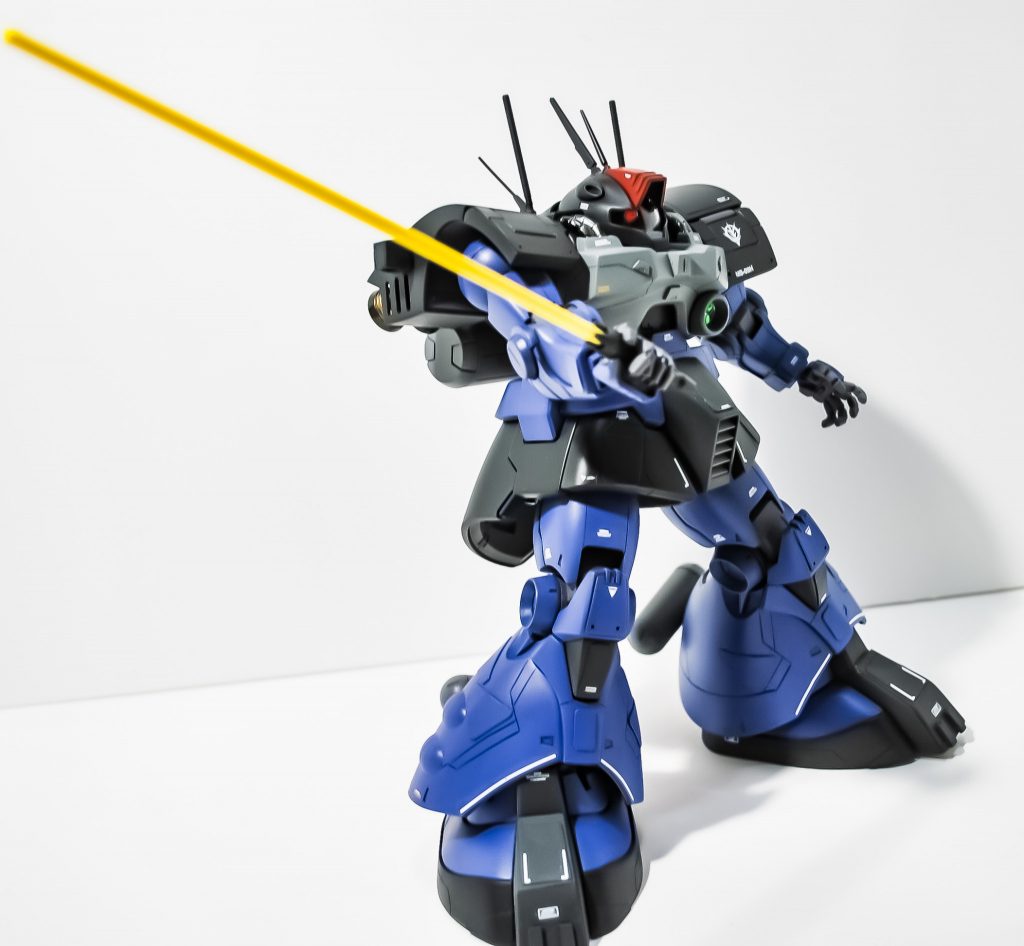 今回1番のお気に入りのショットです👍ヒートサーベルは特に変更点はありません。元のキットが優等生なので合わせ目消しは肩と膝関節位で膝はほとんどみえませんね（笑）。