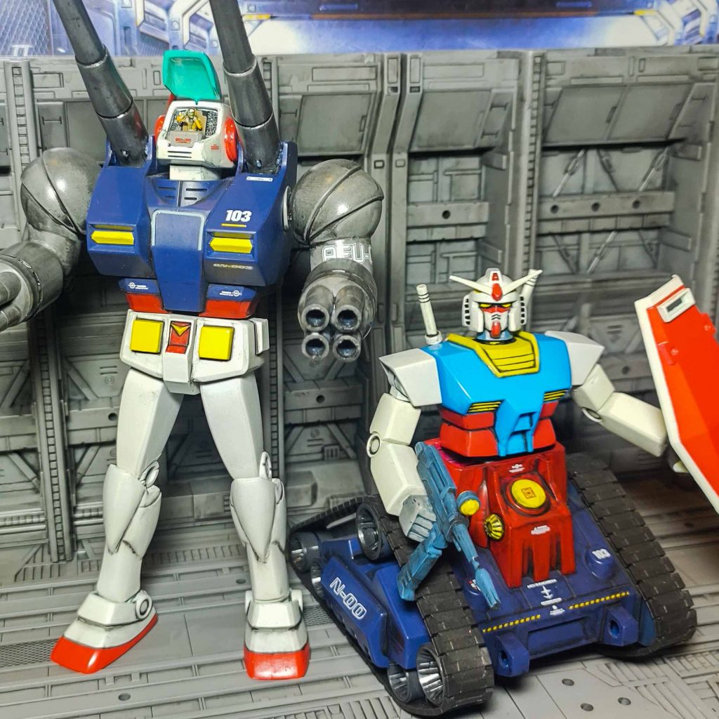 以前製作した「RGコアファイターを内蔵できる旧キット1/144ガンダム」とは互換性があるので「タンクガンダム」とか「ガンダムタンク」等の妄想ドッキングも可能😅 