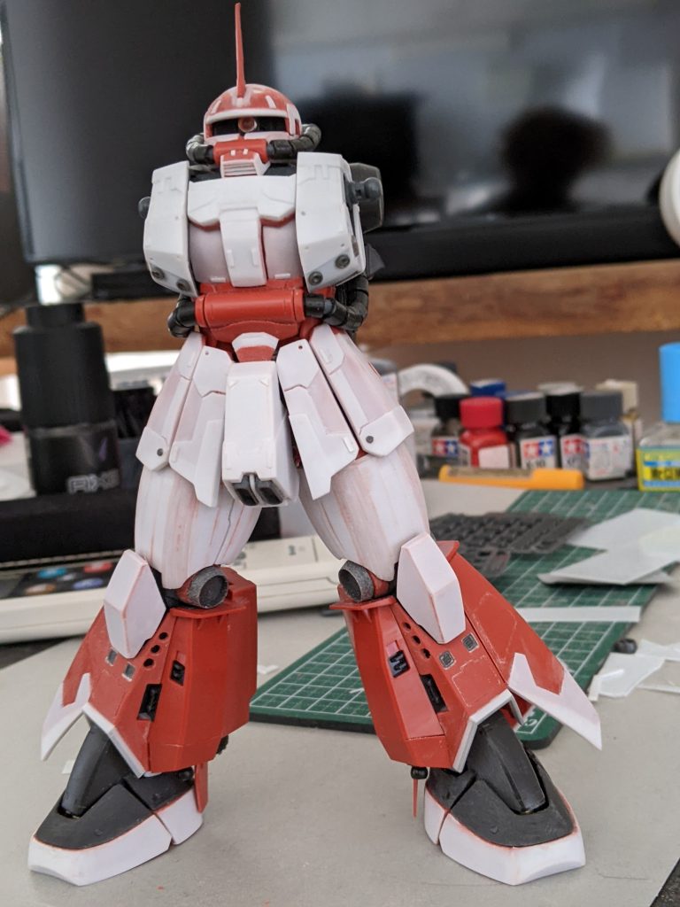 自分、定番のプラ版工作です(汗)腰で2mm 股で2mm 足首で2mmの延長してます。接着は、アロンアルファ速効多用途EXTRAです。