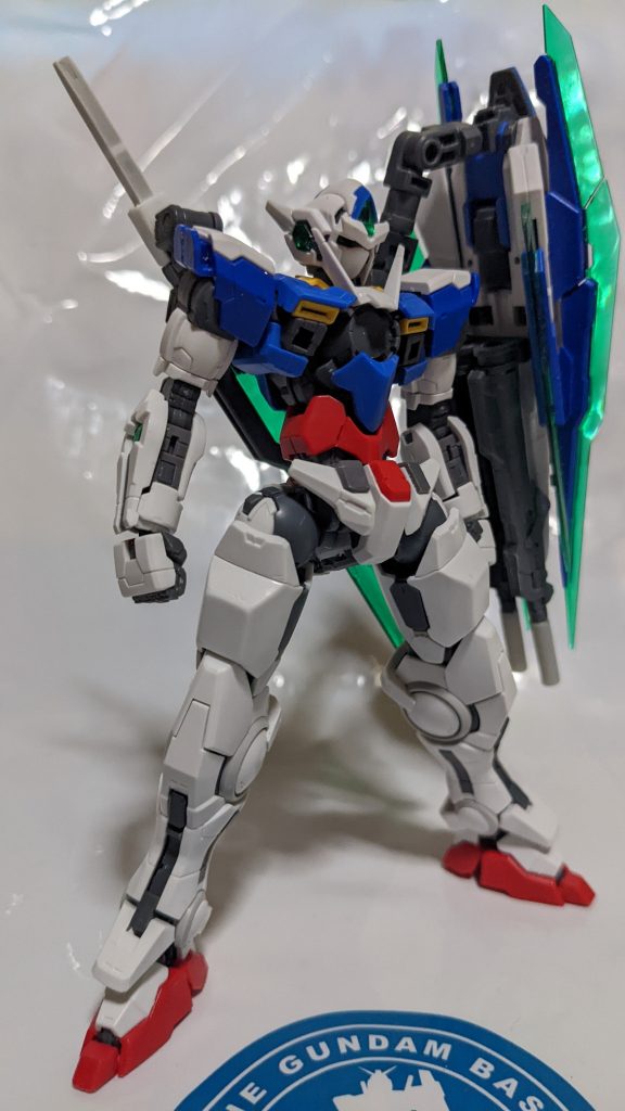 余談ですが7S/2Bのバックパックは接続基部をそのままエクシアに使えるように加工したコネクタを使っているので、クアンタボディにはそのまま接続できます。ただ、アーム基部を7S/2B用に作っていたため肩とのクリアランスがギリギリしかなく、肩が回せません。この辺りは背負い物の宿命ですね。2022年はひとまず塗装ができる環境を整えたいところです。ライズアストレイの答え頭部…ビギニングD+M1アストレイボディ…アストレイ+ビギニング腕…ビギニング+AGE-1+デスティニー+アメイジングストライクフリーダム腰…ストライク+ストライクフリーダム+ビギニング脚…ストライク+アストレイ+ビギニングバックパック…ビギニング+ダブルエックス全部答えられたかな?