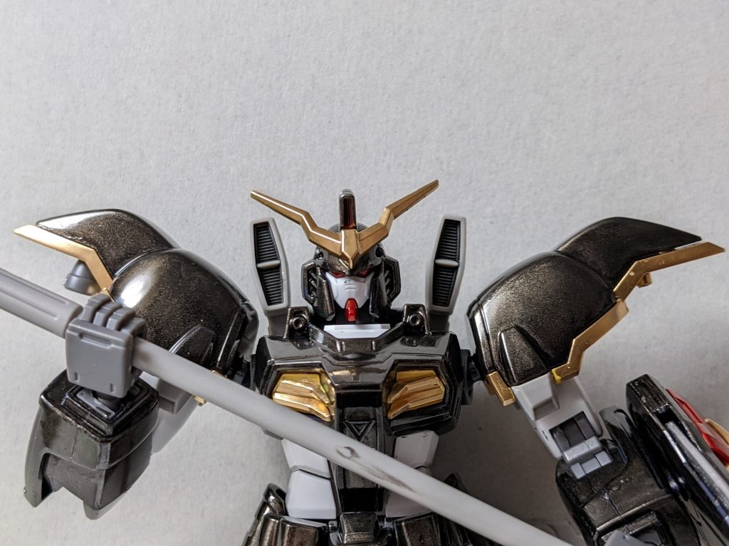 ツインアイはロイヤルメタレッドに塗装。赤目はいいゾ〜ハイパージャマー内部も塗り塗りしますた。