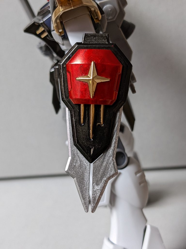 バスターシールドのブレードはシャインシルバー。