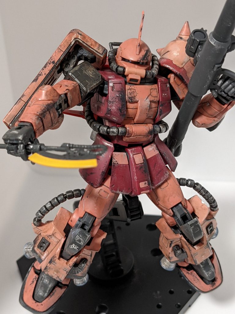 ヒートホークの黄色が綺麗に塗装できました。もうヒート状態を維持しっぱなしです。いい迷惑でしょうね。とはいえまだフラットなパーツだからきれいなだけですから、陸ガンの時にうまくいかなくて削り落とした黄色のVをキレイに仕上げられることが目標になります。