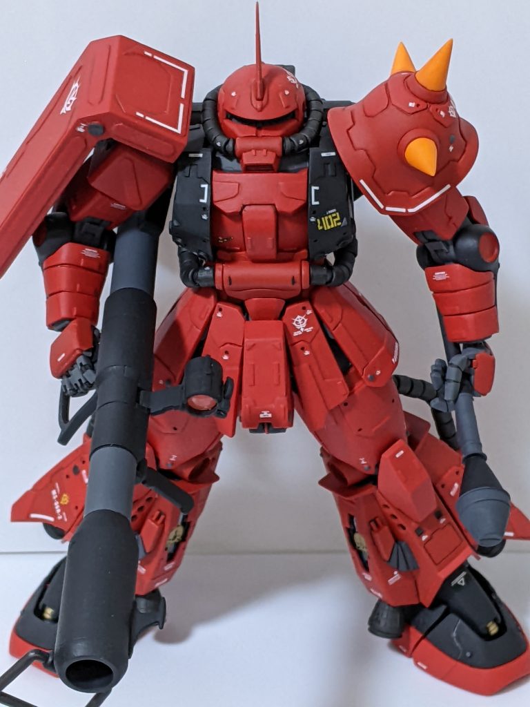 墨入れは、黒じゃなく、同色よりちょっと濃いめの、赤で入れてます。あまり目立ちにくいですが、ちょっと影に見えるようにと思い・・・黒い所は、ガンメタで入れてます!!