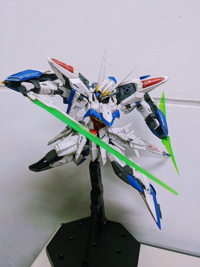 今回はゴリゴリに汚さず、エッジを強調させる事に集中しました。各パーツを半光沢→ウェザリングマスターFチタンでエッジライン塗布→つや消し保護って流れで進めました。程よい汚れと陰影が上手く出て満足してます。