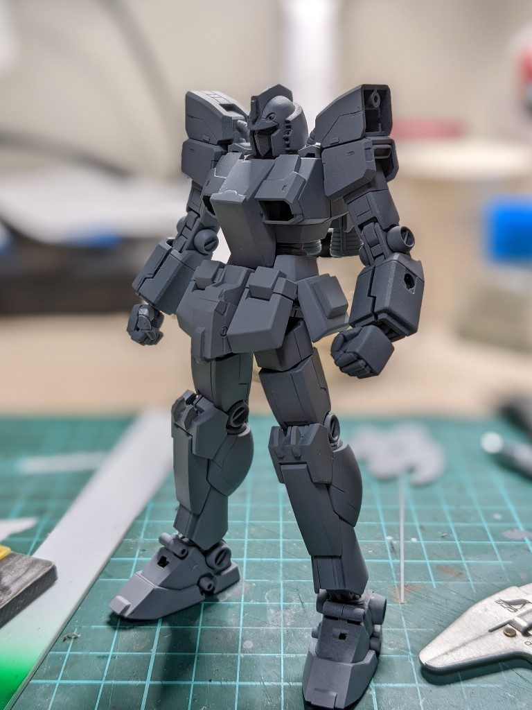 腰の部分をくの字になるように手を加えてます。その他も少し加工しました。