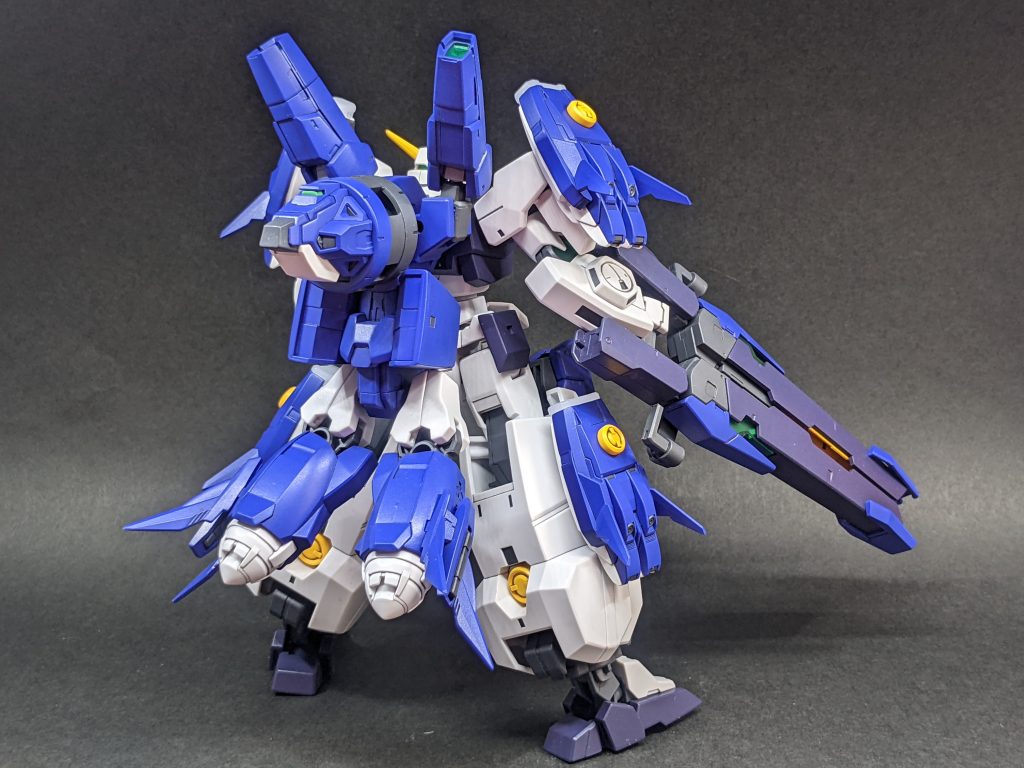 バックパックのセラフィムはフェイスバーストをオミットし、プトレマイオスアームズが接続出来るように改造