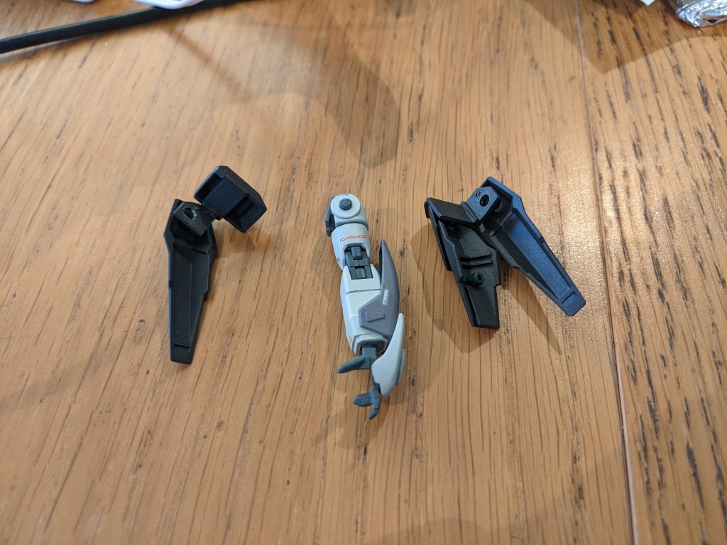 肩パーツはフェニーチェから借りました。ナイフはアスタロト、バックパックはライトニングのです。