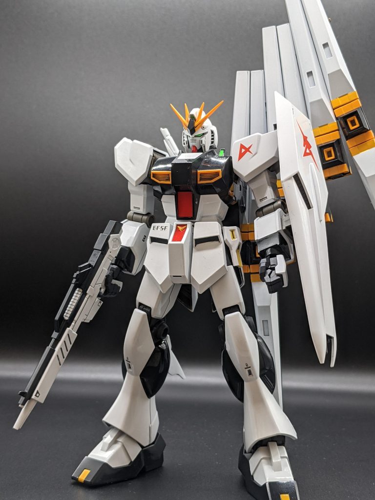 あおり気味が気に入ってますフィンファンネル重たいです撮影場が水平でてないので、かろうじて自立してます