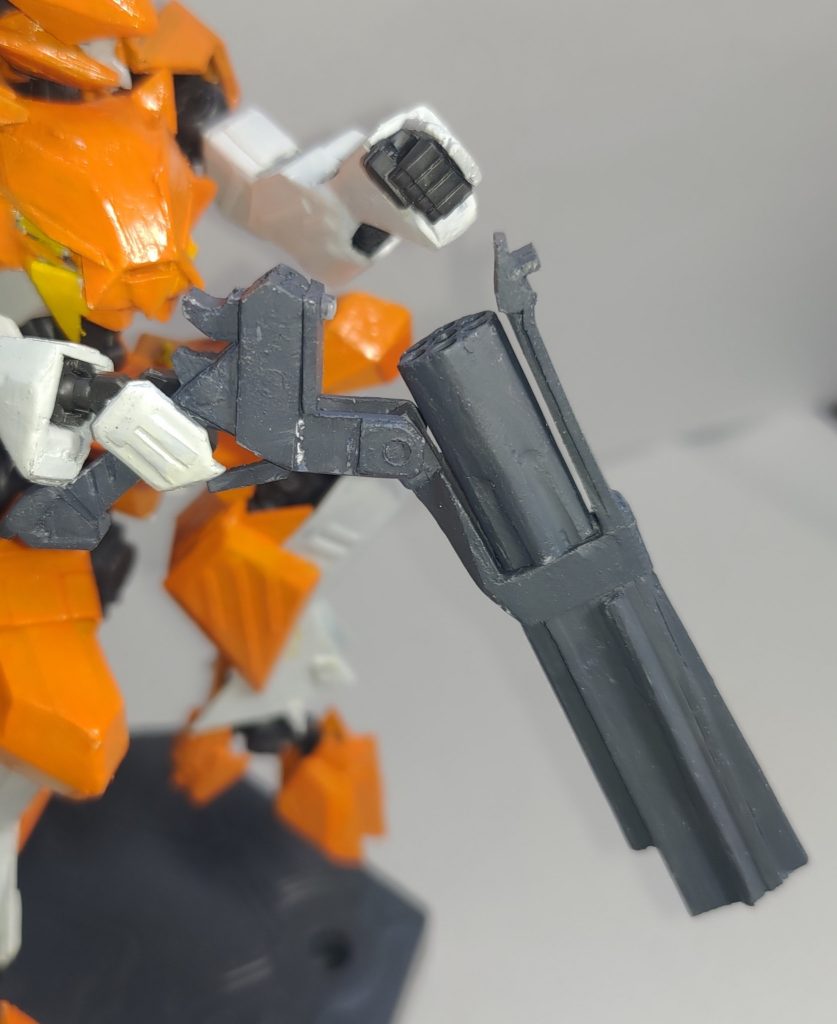 せっかくなのでリロードができるようになってますが、浪漫を求めたので中折れ式のリボルバーにしました。というより、気がついたら中折れ式にしてました。