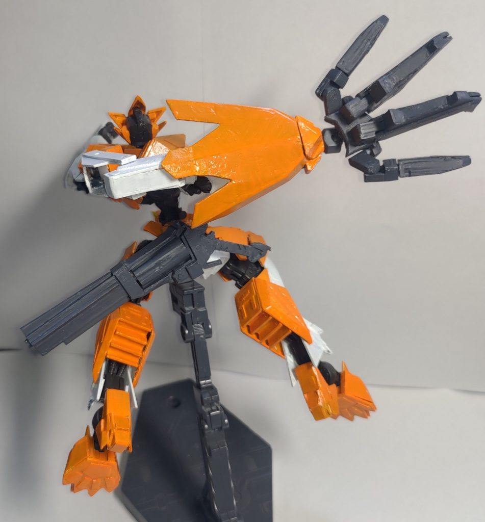 背面からの画像になります。後述する射撃兵装は、腰部にマウントできるようにしています。