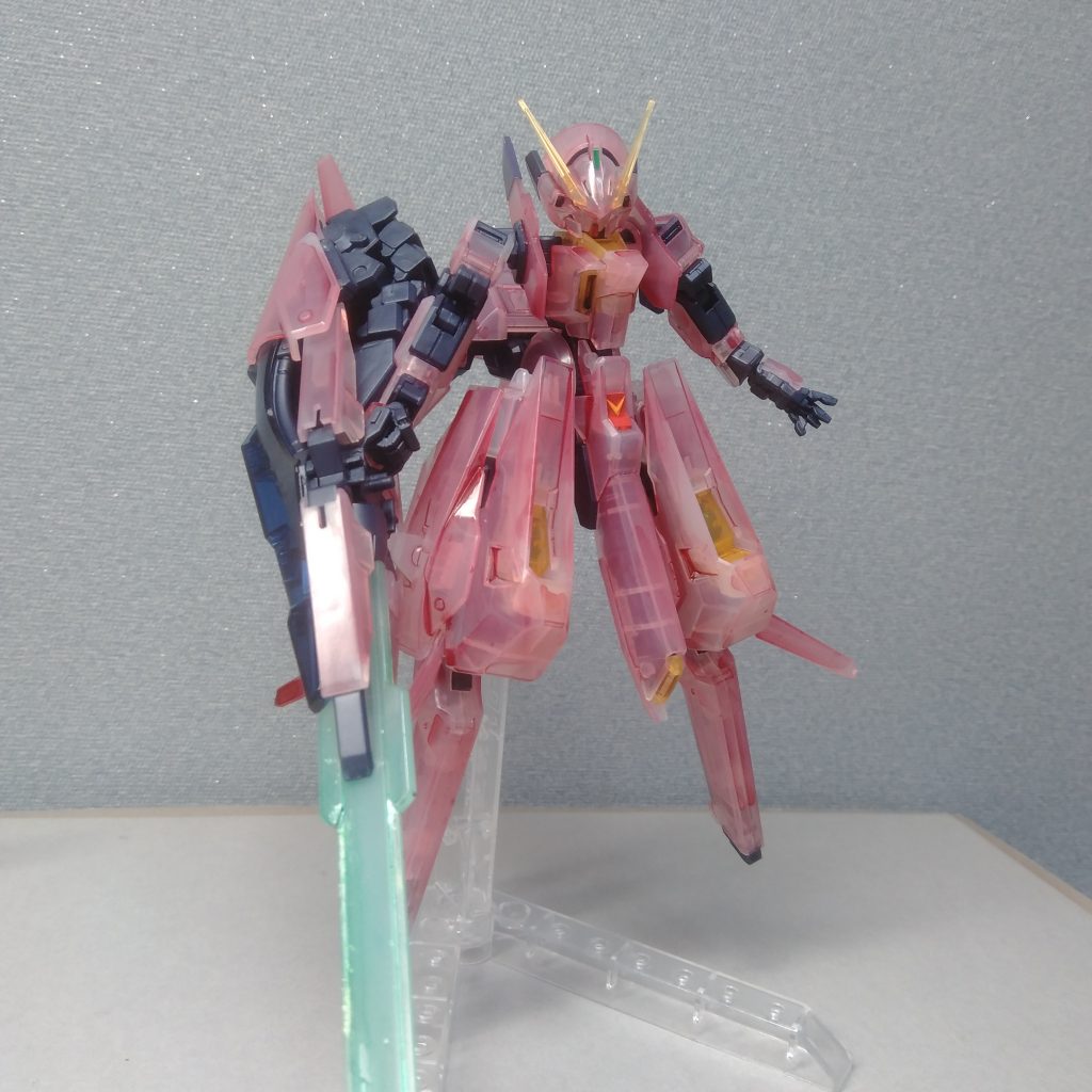 後はダクト等を黒で塗って完成です。ちなみにMS形態ですがMA時の羽を付けております。蜂の羽みたいでお気に入りポイント。