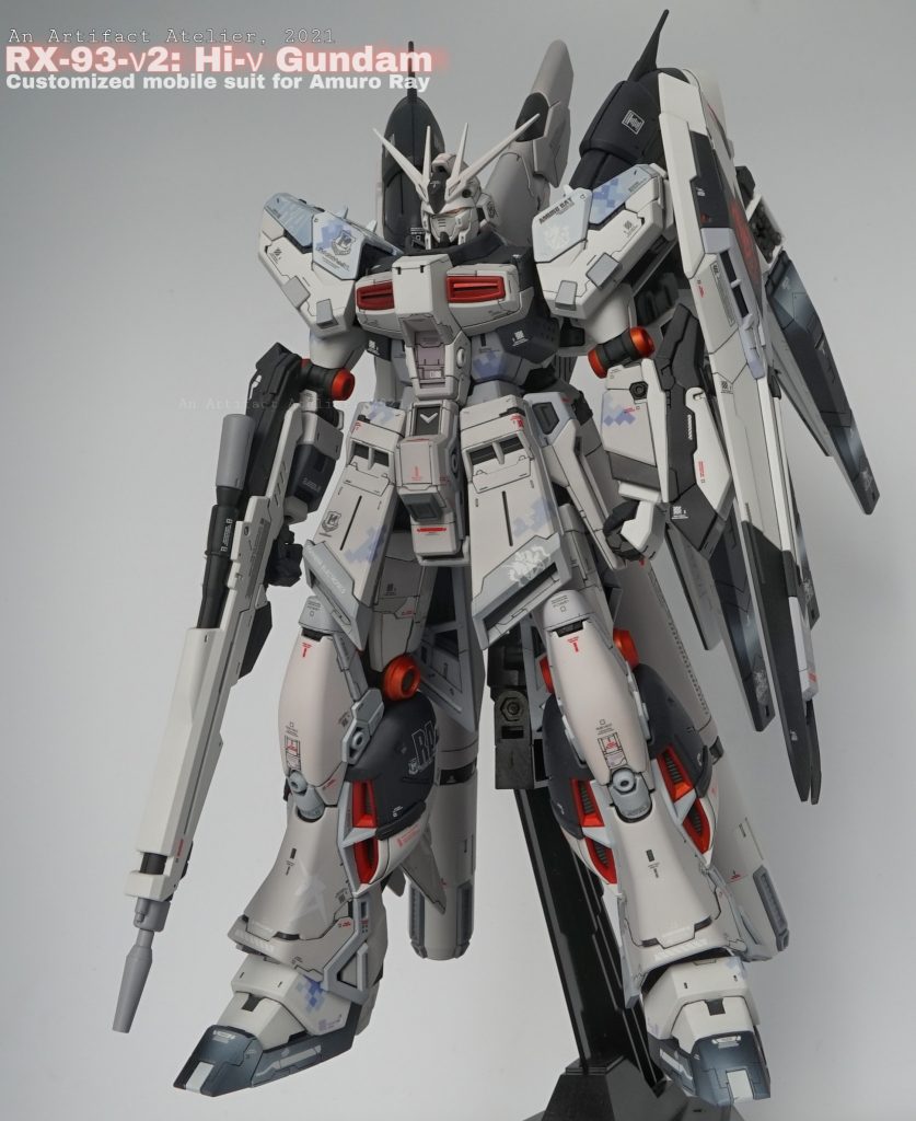 全身にわたり、細かな新規ディテールを彫り込んでいます。また、ラインに合わせて微差の同系異色で塗り分けたりもしています。