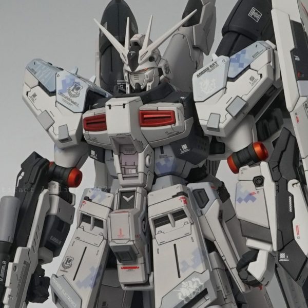 RG 1/144 Hi-νガンダム