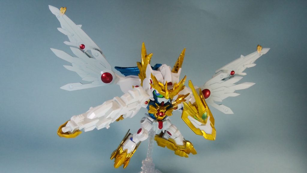 メインの白をパールっぽくしようと、ホワイトにシルバーを少し混ぜてそれっぽくしてあります。この写真は自分のアイコンの元になってる一枚ですね。