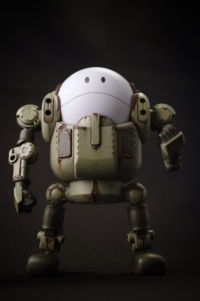 ハロ自身は戦闘が終わればマシンから降りてシャワー?くらいするよね…という事で外見の汚さは少な目にしています。