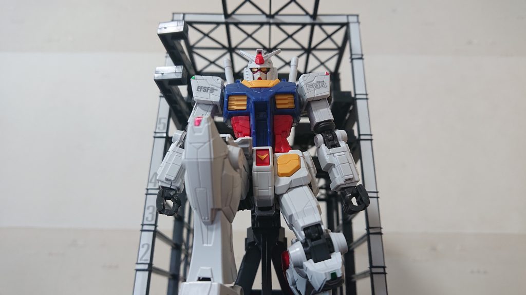 しゃがみをあおりで♪フロントアーマーを左右独立で動くように分割しました。