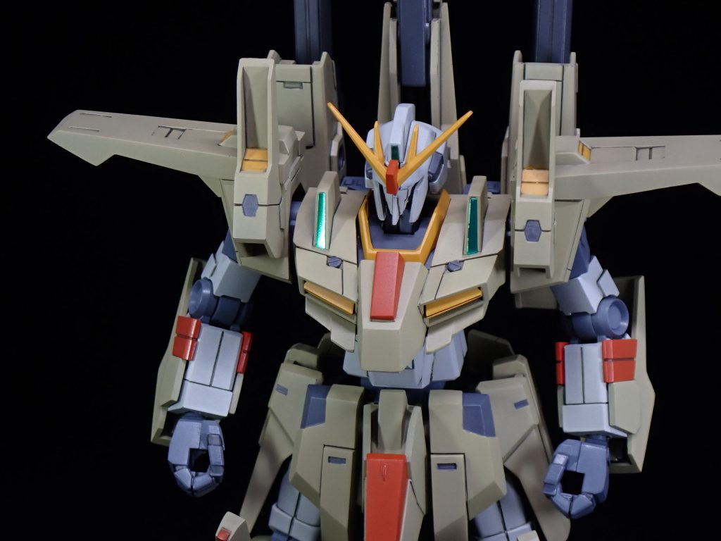 胸部上面に装甲隙間から覗くメカディテール追加。一回やってみたかった。中央ブロックを大型化。前腕のパイプは技術不足でスプリング置き換え出来なかったので埋めてしまいました。